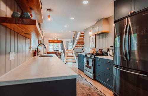 Historic Railroad District House | Swank House on Main St in Ashland