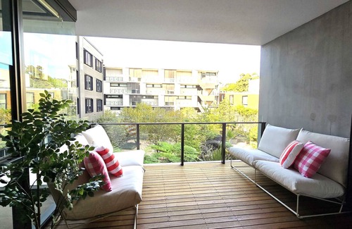 Rosebery Apartment | Swanky 2 bed apt with parking - Easy city access