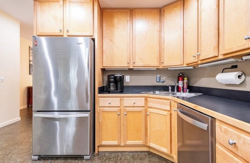 Germantown Condo | Swanky 2 LEVEL CONDO WALK TO ALL in The Highlands!