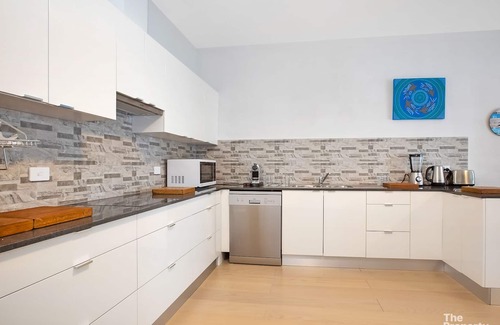 Mannering Park House | Swanky Suite Studio - Studio w/Share Pool & Jetty!