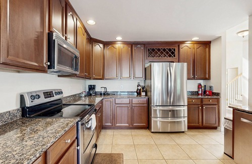 Swann Cove House | Swann Cove spacious house w/community pool, deck, patio & grill