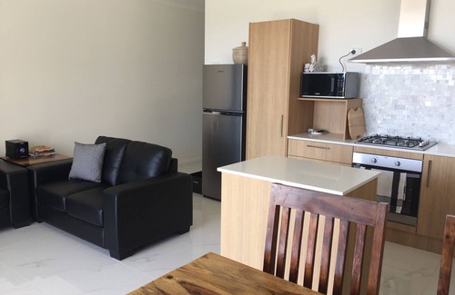 Swansea House | Swansea Lakeside Sunsets are two villas, on the shores of Lake Macquarie