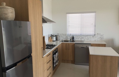 Swansea House | Swansea Lakeside Sunsets are two villas, on the shores of Lake Macquarie