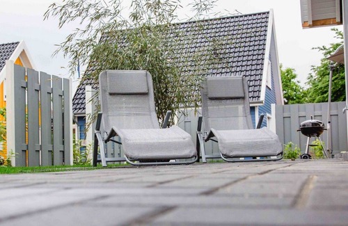 Haseluenne House | Swedish-style vacation home with sauna, bathtub, fireplace, garden