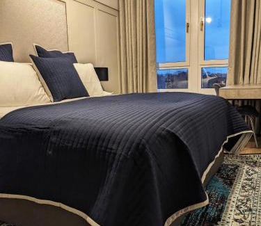 Hamilton Apartment | Sweeney Stays, Cadzow Apartment
