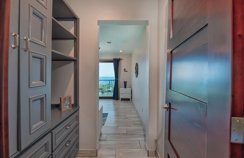 Pristine Bay House | Sweeping panoramic views of the reef