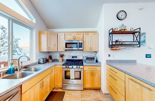 Bear Valley House | Sweeping mountain and ski view escape near the city center with a hot tub