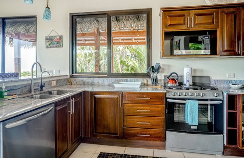 Dominical House | Sweeping ocean views, private infinity edge pool, & short walk to beach