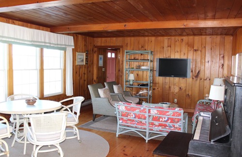 Madaket House | SWEEPING OCEAN VIEWS, HEAR THE SURF, 1 MINUTE WALK TO MADAKET BEACH