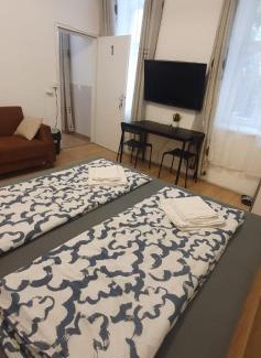 Simmering Apartment | Sweet 2BR Shared Apt next to Enkplatz U3