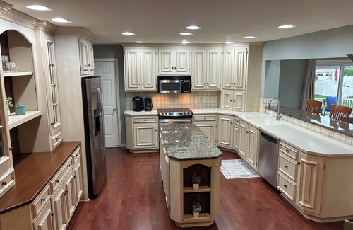 Annville House | Sweet Adventure of Hershey! Private Oversized Pool. 3000 sq ft house. Sleeps 13.