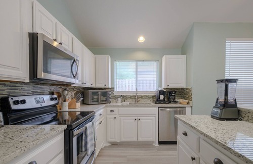 Central Arlington House | Sweet and Smart home only minutes away from AT&T Stadium