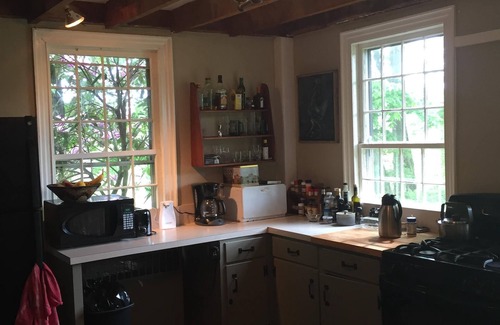 Cornwall Bridge House | Sweet Beehive Cottage/Berkshire foothills. MONTHLY RENTAL/minimum 20 days