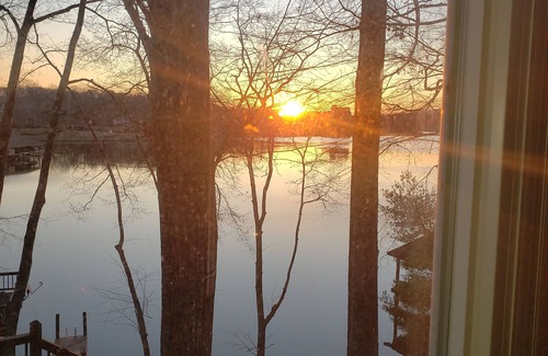 Huddleston House | Sweet By and By. Your Escape to the Beauty of Smith Mountain Lake