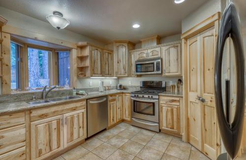 Country Club Estates House | Sweet Cherry Hills Escape