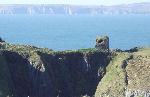 Butlerstown Cottage | Sweet Cottage on a Headland -Beside a Beautiful Beach on the Wild Atlantic Way