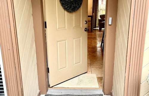 Grogan's Mill House | Sweet & cozy indv. home in The Woodlands, TX. 2-3 min drive to prime locations!