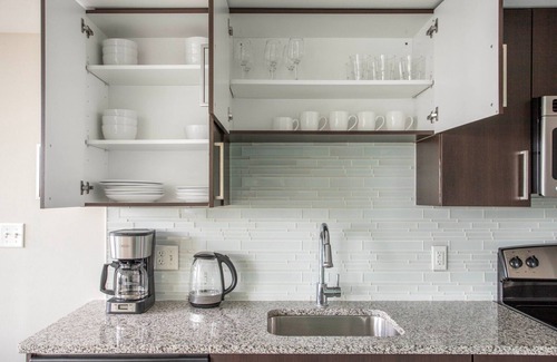 Del Ray Apartment | Sweet Del Ray 1BR w/Gym & Entertainment Room, nr Dining, by Blueground
