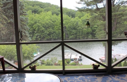 New Fairfield Cottage | Sweet Dotti's Cottage on Candlewood Lake - 60M NYC