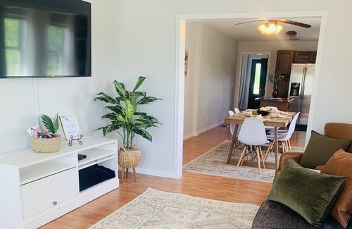 Paris House | Sweet Dreams - Relaxing Ranch Retreat 3Br w/Hot tub