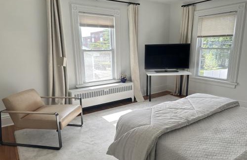 East Norwalk Apartment | Sweet Escape, 2BR apt in BEACH community, Only 1 hr to NYC!