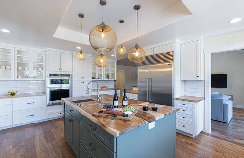 Sebastopol House | Sweet Haven Relaxing Countryside Retreat, Saltwater Pool, Spa, BBQ