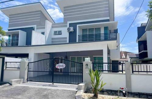 Sitiawan House | Sweet HOME FOR BIG Family｜11pax+FREE WIFI