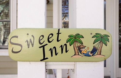 Michigan City Cottage | Sweet Inn Coach House near beautiful beach on Lake Michigan in Beachwalk