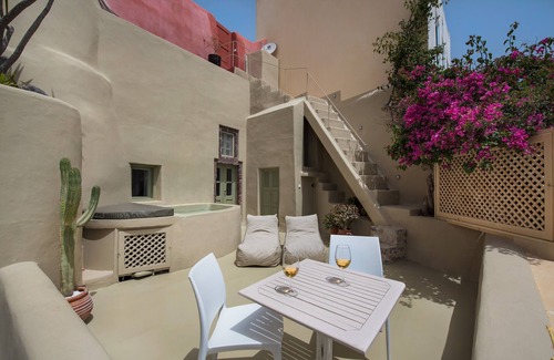 Oia Villa | Sweet l cave house for maximum 5 people in great location with breathtaking view