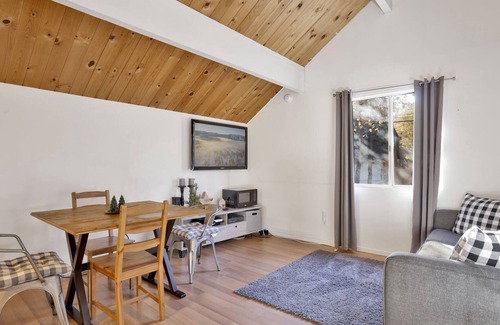 Sugarloaf Ski Chalet | Sweet Maple Cabin- Relaxing Sugarloaf Retreat