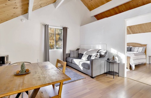 Sugarloaf Ski Chalet | Sweet Maple Cabin- Relaxing Sugarloaf Retreat
