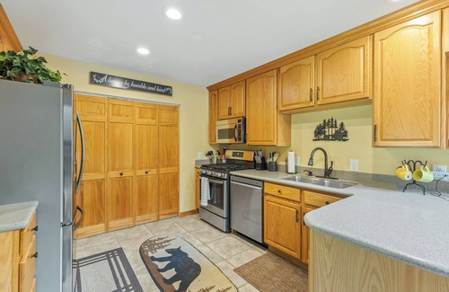 Cullowhee House | Sweet Mountain Dreams (2BR) with Views of Lake Glenville