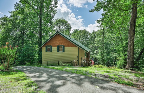 Cullowhee House | Sweet Mountain Dreams (2BR) with Views of Lake Glenville