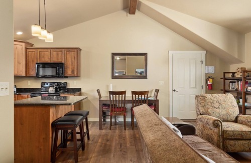 Red Lodge House | Sweet Pea -Suite in Brewery/Cannery Historic District of the north end of town!