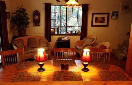 Arnold House | Sweet Retreat: Theater, Pool/Ping-Pong, Quiet!