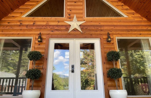 Almond Cabin | Sweet Serendipity Cabinn2 BR/2 BA near Fontana Lake