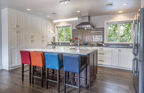 Old Bend House | Sweet Spot- Oasis in Walkable Old Bend, Salt Hot Tub, AC, 100+mbps Wifi, 30 nts