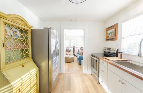 Clarkesville Cottage | Sweet Tea Cottage. 11 miles to Helen and 2 Miles to Downtown Clarkesville.