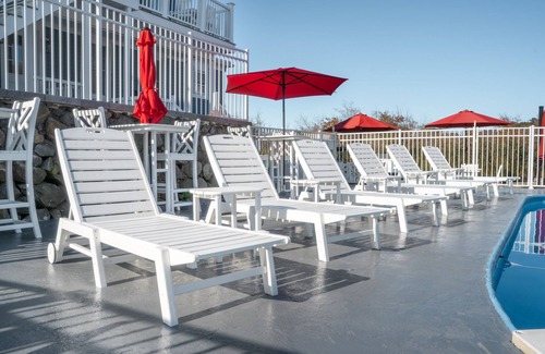 Hampton Hotel | Sweet third floor oceanfront w/kitchenette!