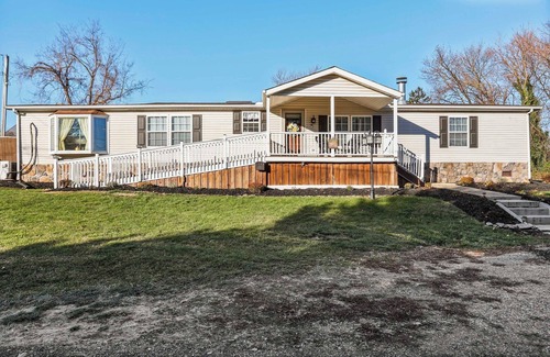 Shenandoah Junction House | Sweeter than Honey, Comfortable – Beyond the Ordinary Hotel Experience!