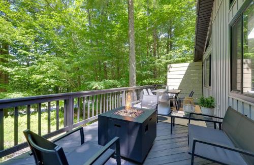 Gouldsboro House | Sweetfern Gouldsboro Cabin Deck and Lake Access