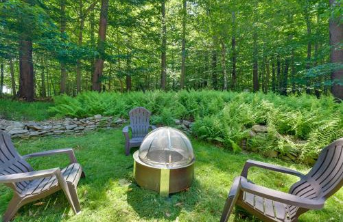 Gouldsboro House | Sweetfern Gouldsboro Cabin Deck and Lake Access