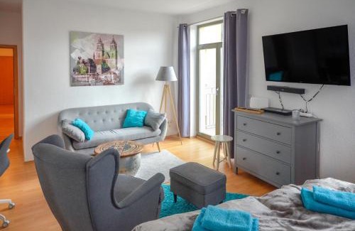 Magdeburg Apartment | SweetHome - ruhig - große Küche, Balkon, Stellplatz, WiFi