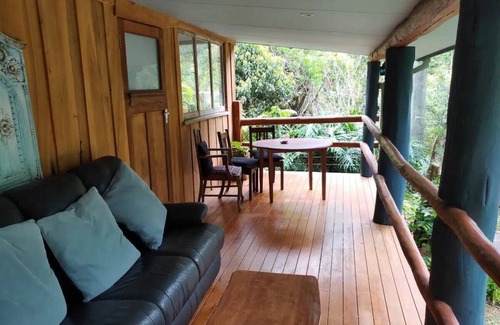 Upper Burringbar House | Sweetwater Cottage. A mountain escape. Near the Rail trail for bikes.