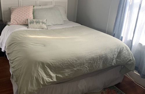 Wareham Center House | Swift Beach-beach house sleeps 8 Walking distance to the beach Wareham, MA
