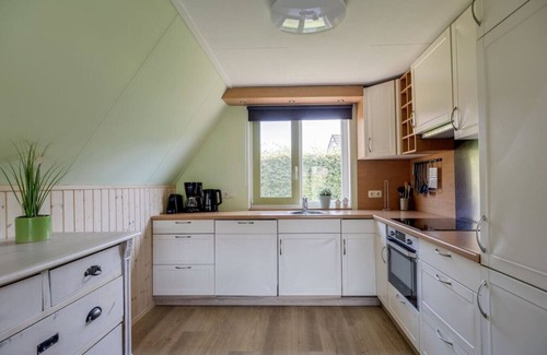 Zwiggelte House | Swift I Stylish Cottage with Sizeable Garden