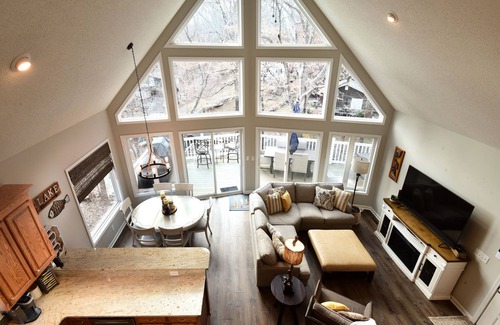 Albemarle House | Swift Island Sunsets: Lakefront, Cozy, Sleeps 8