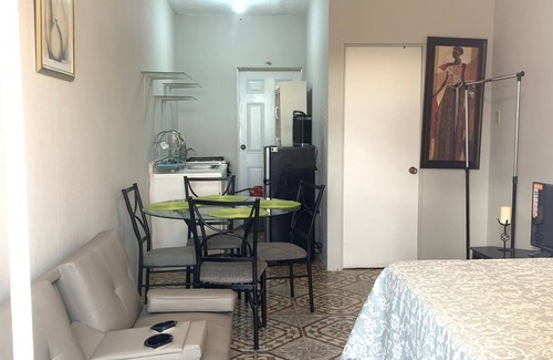 West Gate Hills House | Swift room