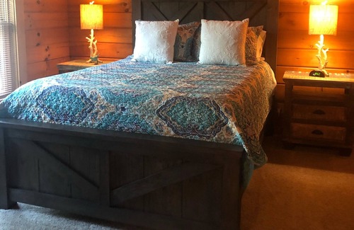 Falls of Rough Cabin | Swiftwater - Secluded Log Cabin