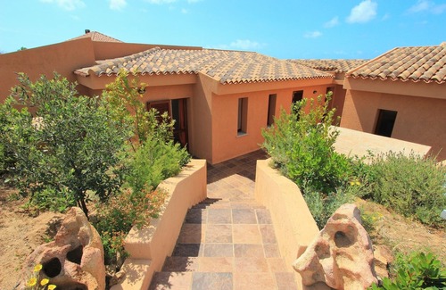 Costa Paradiso House | Swimming pool, air conditioning, wifi, private parking 250m from the sea.